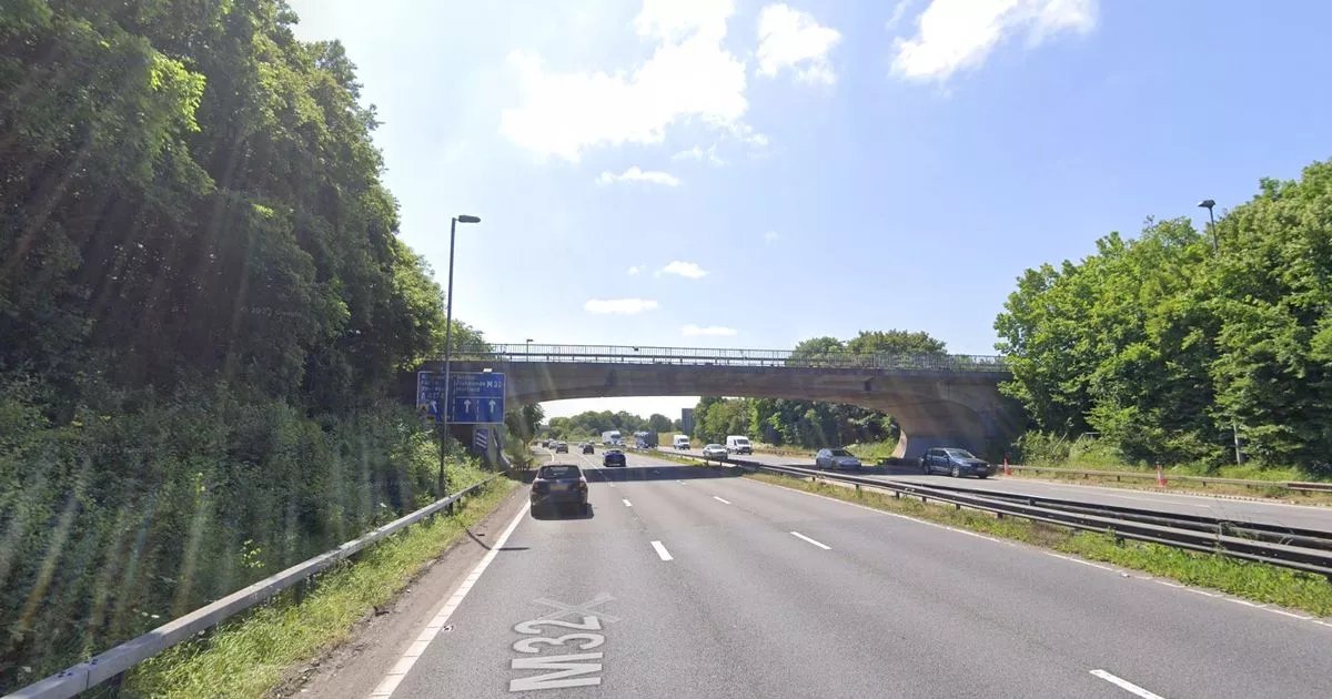 Updates as M32 crash leads to lane closure dlvr.it/TCgPPK
