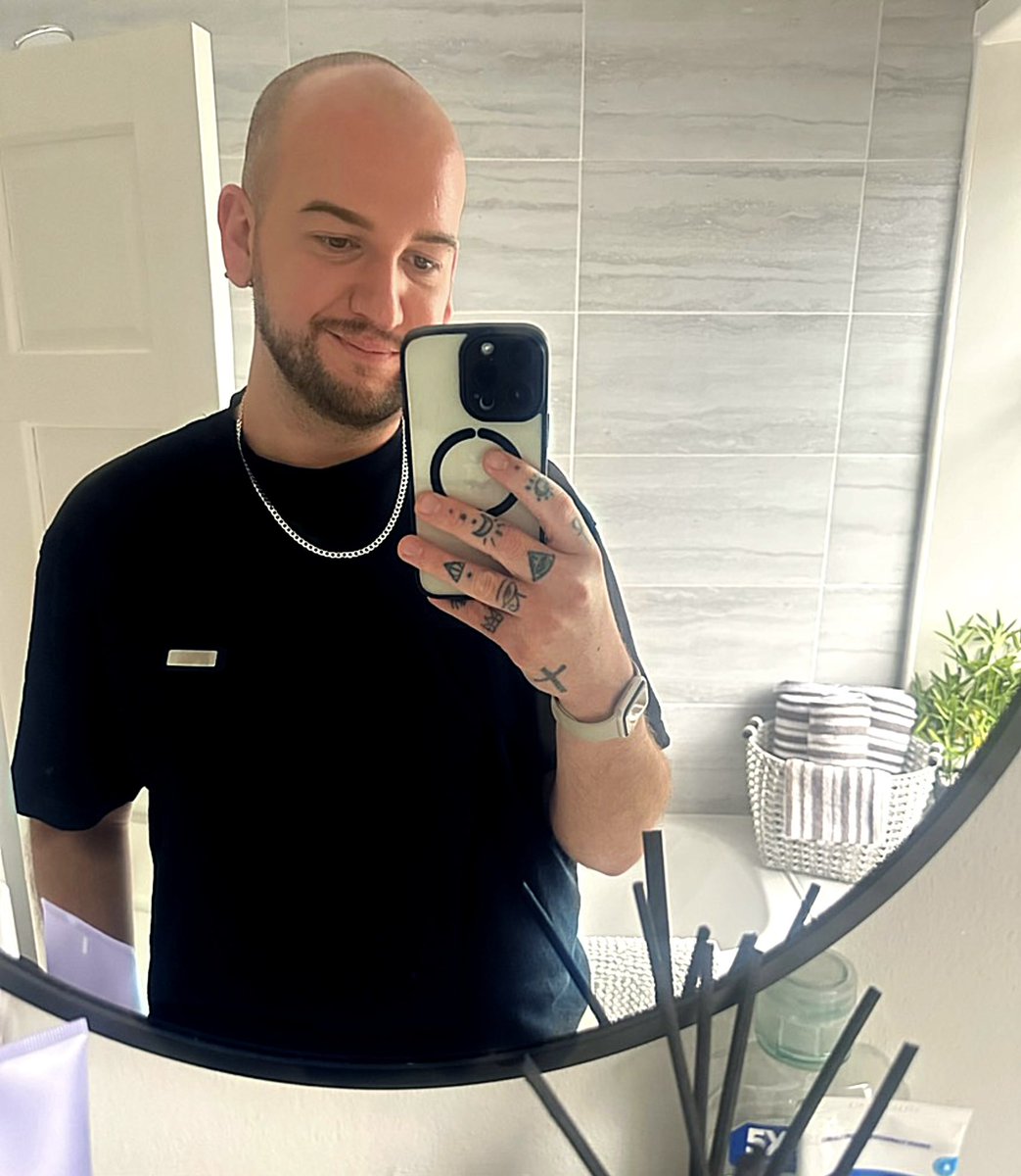 j_tbee's tweet image. Sunday, after work, selfie 🤳 

.

#sundayvibes #gay #workdone #gayuk