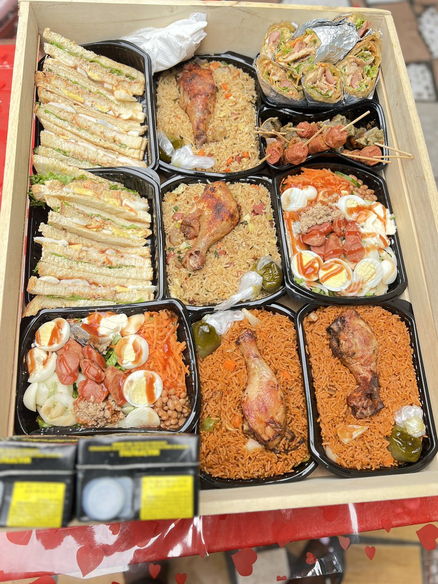 Maame_Datebea's tweet photo. Hello dearest customer, 

Kindly note loaded fries, wraps/sandwich combo orders will only be available on weekends.

For packages and pastry orders you will have to place your order 48hrs(min)prior to the delivery date.

To make any enquiries call/whatsapp 0557610007

Thank you https://t.co/2co5tSnTYP