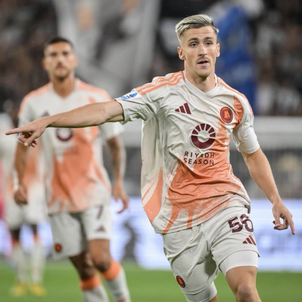 ASRomaData's tweet image. #JuveRoma 0-0 1T

Tiri (nello specchio) 3-5 (1-1)
xG (in porta) 0.21-0.31 (0.55-0.37)
Possesso 51%-49%
Precisione 91%-92%
Grandi Occasioni 0-0