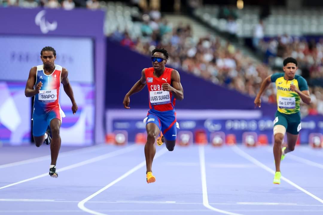 🇨🇺consigue la 1ra🥈 en los #JuegosParalímpicos #Paris2024 X intermedio de Yamel Luis Vives Suárez, el q logró el subtítulo en la final de los 100 metros. El joven d #Cienfuegos #Palmira obtuvo el mejor registro de su vida. Felicidades!!!🎉🏃#cubano 
#ParalímpicosParís2024