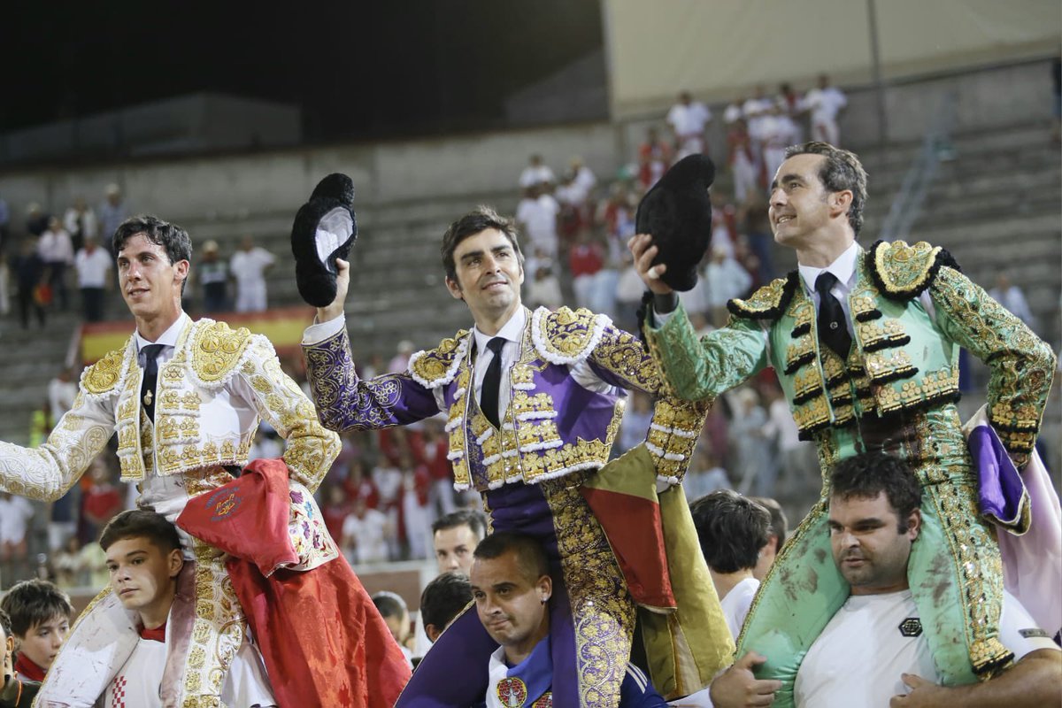 El precioso colofón de una buena tarde de toros hoy en 𝗦𝗔𝗡 𝗦𝗘𝗕𝗔𝗦𝗧𝗜𝗔́𝗡 𝗗𝗘 𝗟𝗢𝗦 𝗥𝗘𝗬𝗘𝗦! 🙌🏽🙌🏽

#𝘗𝘦𝘳𝘦𝘳𝘢20𝘢𝘯̃𝘰𝘴
#𝘭𝘢𝘭𝘶𝘻𝘥𝘦𝘭𝘱𝘰𝘴𝘰💫