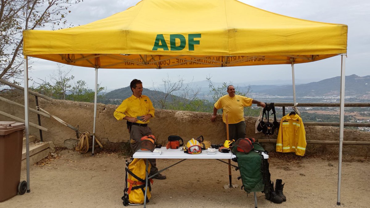 Avui al matí, hem participat en l'Aplec de Sant Ramon un any més.
Donant a conèixer l'ADF per buscar nous integrants, que ens ajudin a continuar endavant. Gràcies a tots per fer-ho possible.