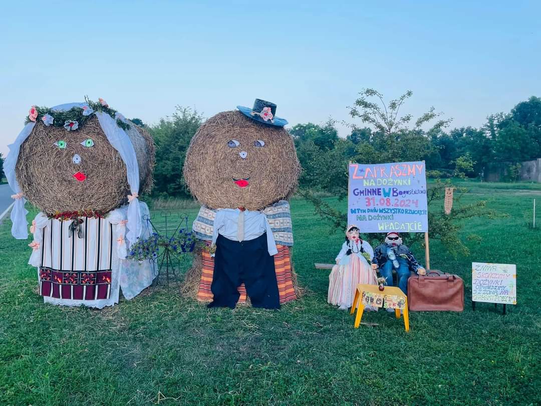 MarcinKorytko's tweet photo. 🍞🌾🚜Razem z burmistrzem @KropskiLukasz i posłanką @anna_sobolak podziękowaliśmy rolnikom za ich pracę podczas dożynek gminnych #Siechnice. Dziękuję obecnym za wspólną zabawę i dobre rozmowy, a organizatorom i uczestnikom za przygotowanie tego wspaniałego wydarzenia.👏 https://t.co/1rFjLJ4HNK