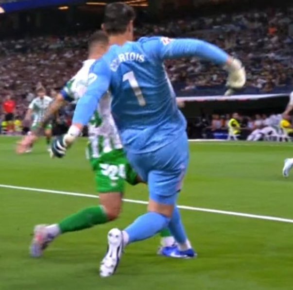 El pisotón de Courtois a Aitor.