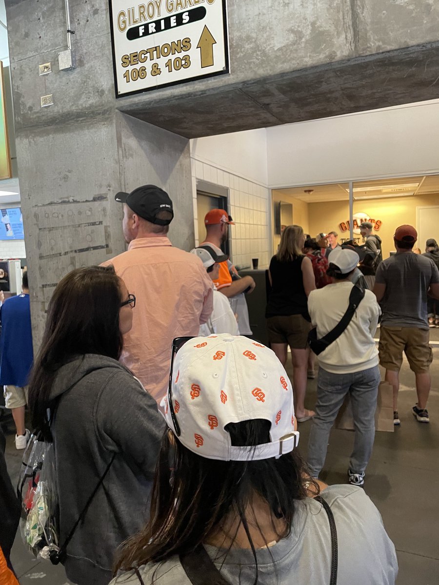 meredithwms's tweet image. #Oraclepark still only has one water dispenser. C’mon #SFGiants. Do better.