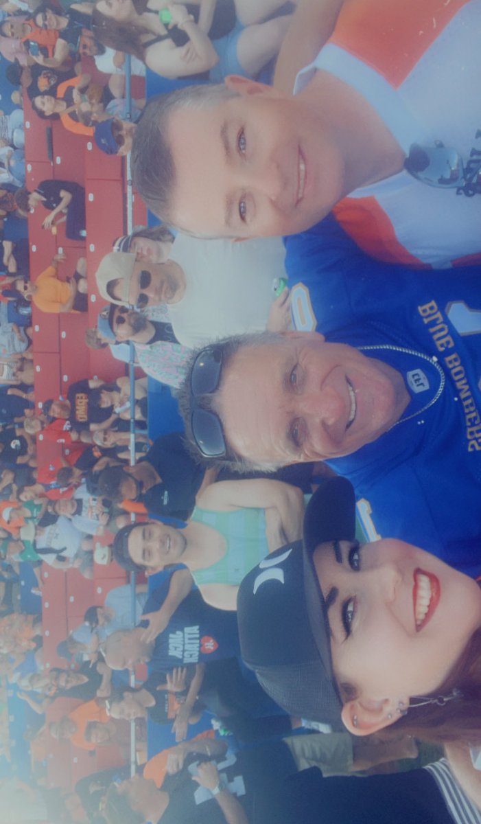 Krista R. tweet media