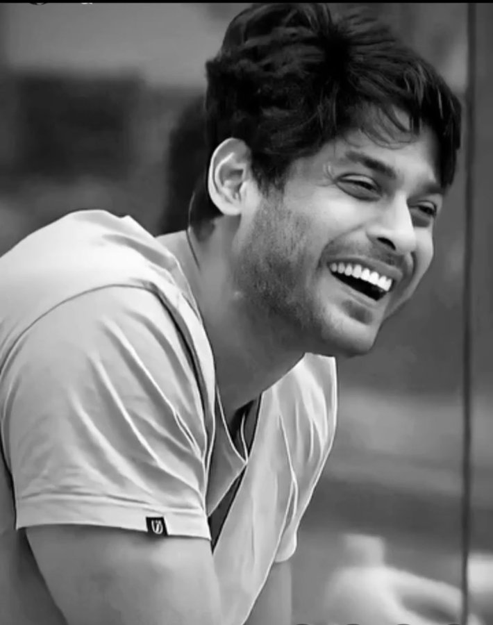 SheriSmoky's tweet photo. It's been 3 yrs Sidharth, 3 whole yrs! We really went frm bdays to birth anniversaries, from waiting for ur tweets to memorializing ur account, from waiting for ur pics to living with ur memories! if only i knew my man, I wud hv held u tight &amp; never let you go 💔

#SidharthShukIa https://t.co/18b6Cksb5y