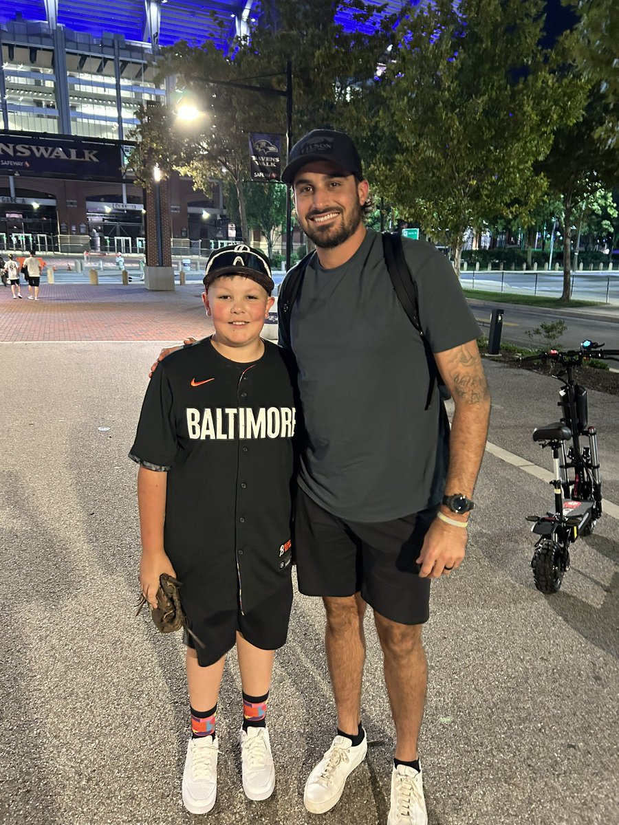 Rob08667458's tweet photo. @BrettHollander @wbalradio @98Rock Listening from Pottsville Pa…Last week after the Houston game, Zack stop for pic with my son Knox. Go O’s https://t.co/fRQ0IYSmCy