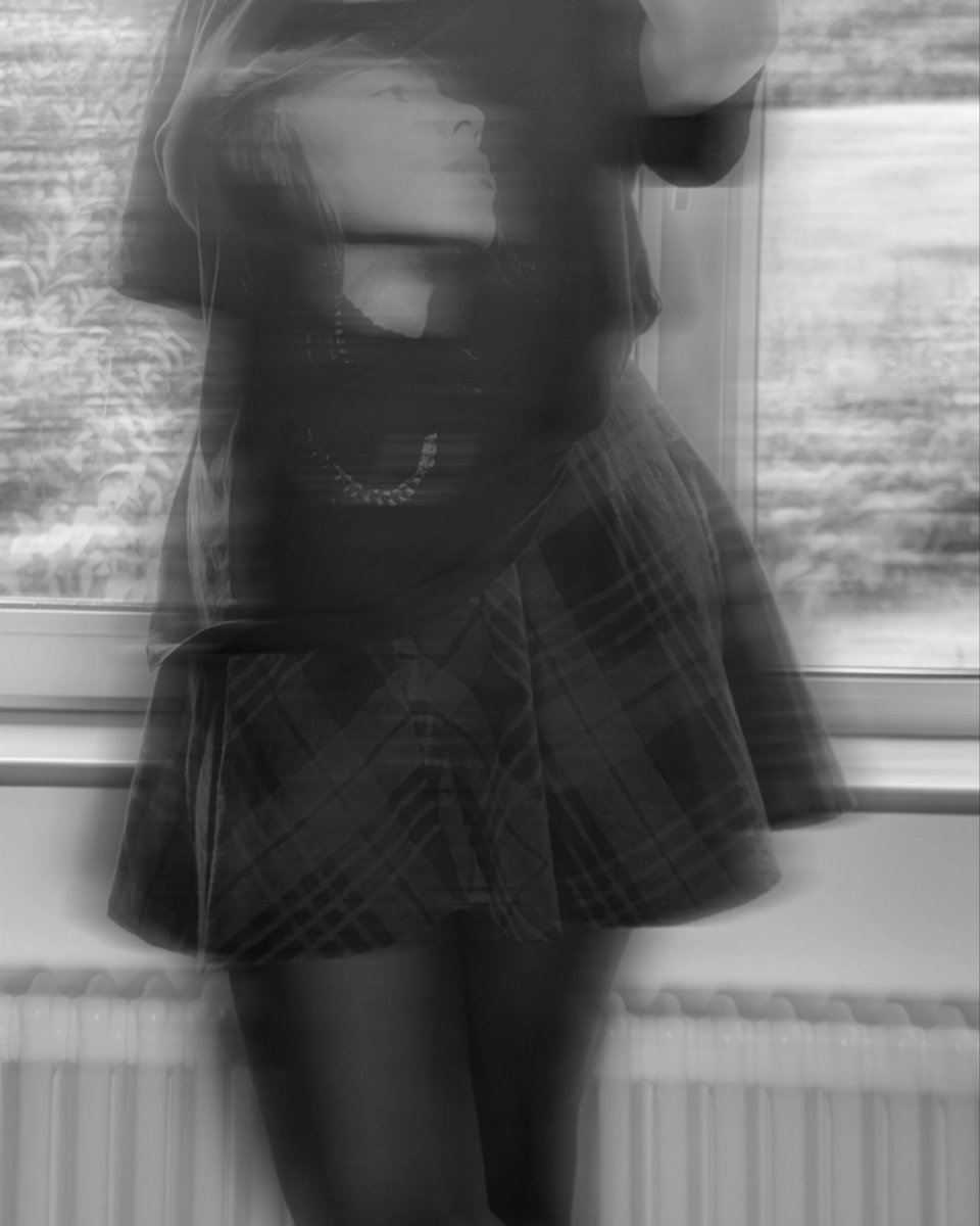 void_corpsexo's tweet photo. Most days feels like halloween to me it's literally my favourite i absolutely love watching horror movies/clips all year round

scream + the conjuring are my favourite tv franchises

#fyp #explorepage #ghost #blackandgray #horrorchick #scream #theconjuring #mirror #twitter https://t.co/5tDVP0tbAL