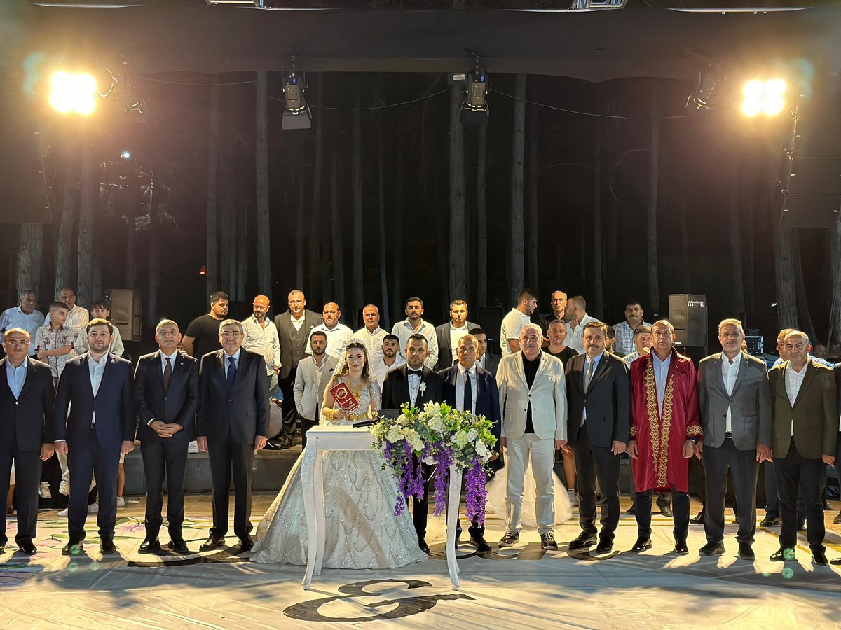 Halil UĞUR (@halilugur1971) on Twitter photo Geçmiş Dönem Karkamış Belediye Başkanımız Sn. Nuh Kocaaslan 'ın oğlu Halil ve Dilan Kızımızın nikah merasimleri gerçekleştirdik.
Genç çiftimizi teprik eder, ömür boyu mutluluklar dilerim.
Yollları ve Bahtları açık olsun;
<a href="/FatmaSahin/">Fatma Şahin</a>
<a href="/abdulhamitgul/">Abdulhamit Gül</a> Geçmiş Dönem Karkamış Belediye Başkanımız Sn. Nuh Kocaaslan 'ın oğlu Halil ve Dilan Kızımızın nikah merasimleri gerçekleştirdik.
Genç çiftimizi teprik eder, ömür boyu mutluluklar dilerim.
Yollları ve Bahtları açık olsun;
<a href="/FatmaSahin/">Fatma Şahin</a>
<a href="/abdulhamitgul/">Abdulhamit Gül</a>