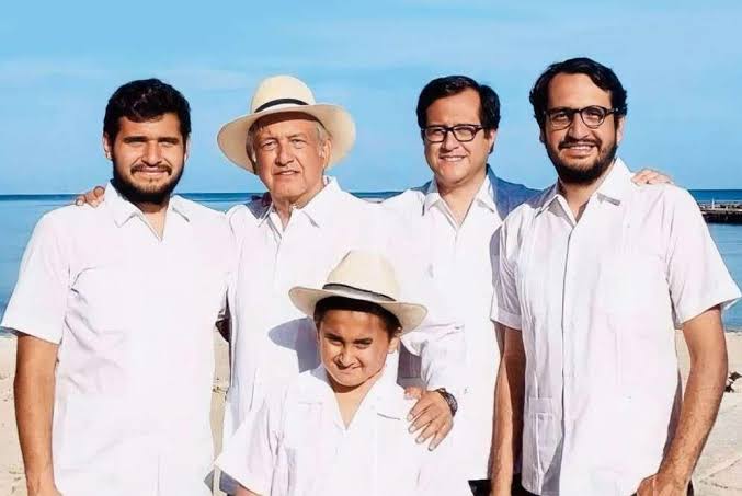 LOVREGA's tweet photo. ¿Qué familia es más fea y corrupta: la Lopez Obrador, la Monreal o la Batres? https://t.co/MD0JRZ8M4B
