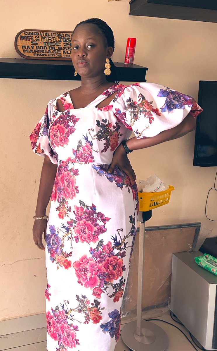 SimcheRoberts's tweet image. Happy New Month, may we find strength in working towards our dreams. Don’t give up, if you had failed, why not try again