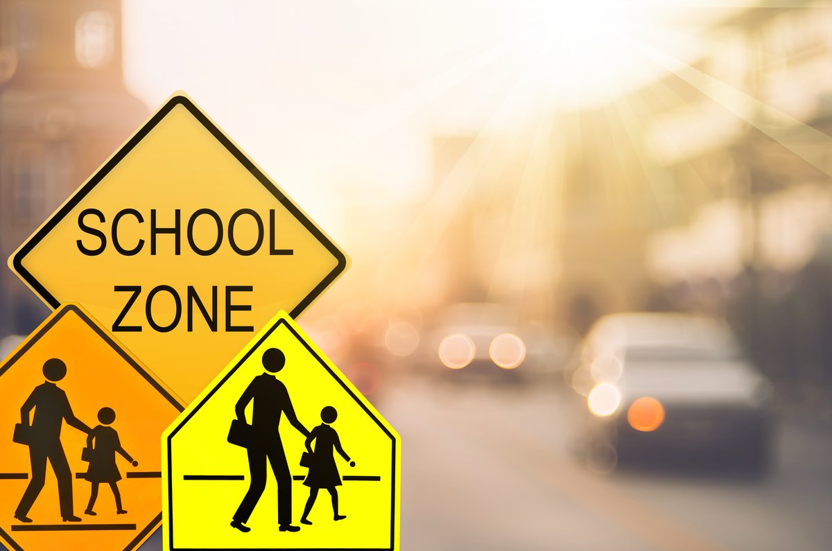louis_riel_sd's tweet photo. REMINDER: School zone limits of 30 km start TOMORROW, September 2 from 7 a.m. to 5:30 p.m. (Monday-Friday)!

Help keep everyone safe by remembering to slow down 🚙🚘 https://t.co/qSIHVzThZf