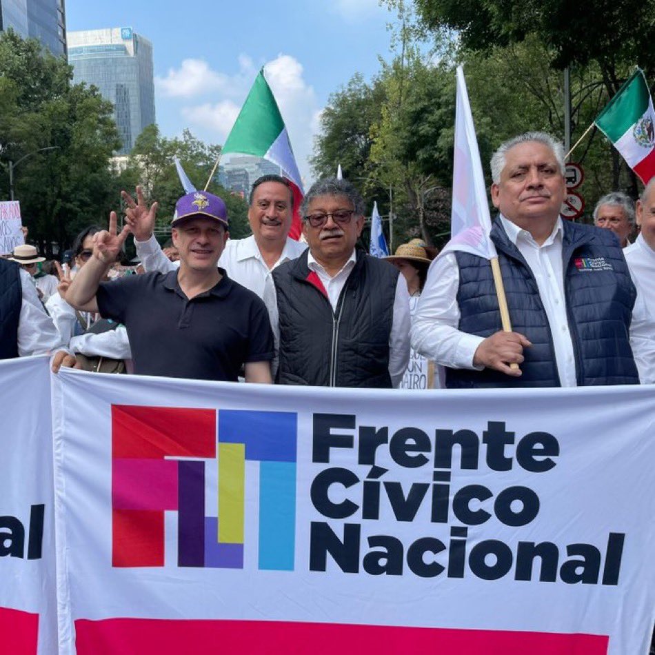 juanbaaq's tweet photo. Jóvenes estudiantes se movilizaron hoy en una marcha ciudadana contra la Reforma al Poder Judicial https://t.co/3djuMblqUf
