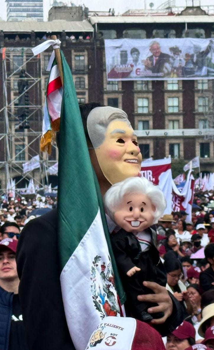 manuel_rdgn's tweet photo. ¡Muchas gracias, señor Presidente @lopezobrador_!

Gracias por su dedicación, su tiempo, su entrega, por no rendirse nunca y luchar incansablemente y con gran amor por todas y todos los mexicanos. Gracias por enseñarnos que la buena política se hace con el pueblo y que es el pueblo el que manda. Gracias por nunca ceder sus principios e ideales, por demostrarle al mundo que la economía moral es el principio de la prosperidad compartida, en donde todos somos iguales y podemos vivir con bienestar. Gracias por iniciar la transformación profunda de México y sentar las bases de una nueva era, donde por el bien de todos, primero los pobres. Ha sido un honor ser parte de esta primera etapa de cambios profundos, y es un honor continuar trabajando para consolidar y acrecentar su legado con el #SegundoPiso de la 4T, ahora con nuestra Presidenta electa @Claudiashein.

#SextoInforme