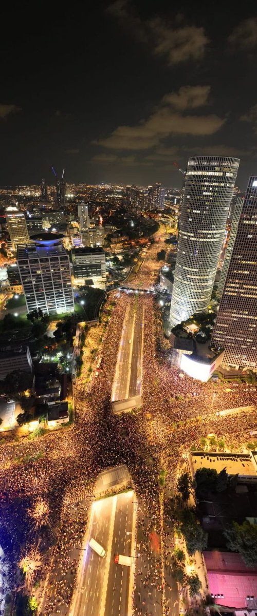 AmiDror's tweet photo. Tonight, more than 700,000 Israelis, 9% of the Israeli population, are on the streets of israel calling for the end of the war, the immediate release of all hostages and the immediate impeachment of @netanyahu and his messianic racist government.
This is the largest protest in the history of Israel, and probably the biggest protest per capita in the history of the world!
#BringThemHome
#GazaWar