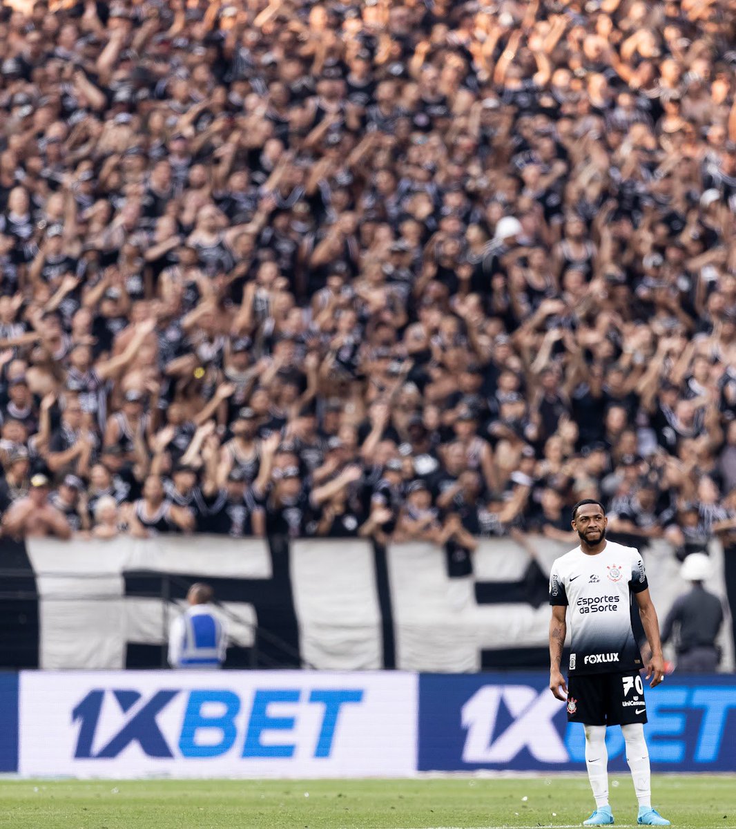 Não consigo descrever em palavras as emoções de hoje. Obrigado a todos os fãs. Continuaremos trabalhando com muito empenho. Feliz Aniversário! <a href="/Corinthians/">Corinthians</a>

No puedo describir en palabras las emociones de hoy. Gracias a todos los hinchas. Seguimos trabajando con mucho compromiso.