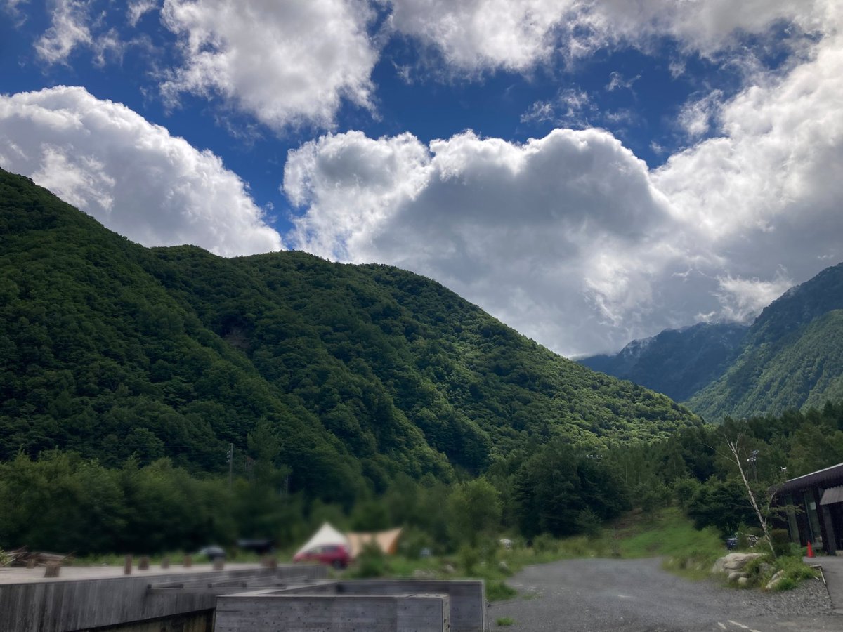 mado_pino's tweet photo. おそようございます。
只今の木曽駒冷水公園の気温は25℃
午後から天気が少し崩れる予報のようですが大変ゆとりがあるサイトの様子です🍀

今日は早朝より井口社長と3人でキノコ採りに行ってきました。
キノコ採り＆道無き傾斜を上る登山
トラブルにつぐトラブル！？
その様子はYouTubeで！(多分) https://t.co/37F1P8TMPH