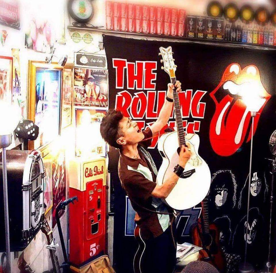 路地裏のバラッド 特別編
Greg Hager JAPAN TOUR
〜BACK ON THE ROAD AGAIN〜
O.A.闇黒ヴァンパイア
11月3日㈰　OPEN 13:30 START 14:00
MC¥2000＋1d￥500
ハンバーガー🍔￥1000
御予約はコメントにお願いします
Y'sDINER
小田原市鴨宮138-1
JR鴨宮駅北口より徒歩3分