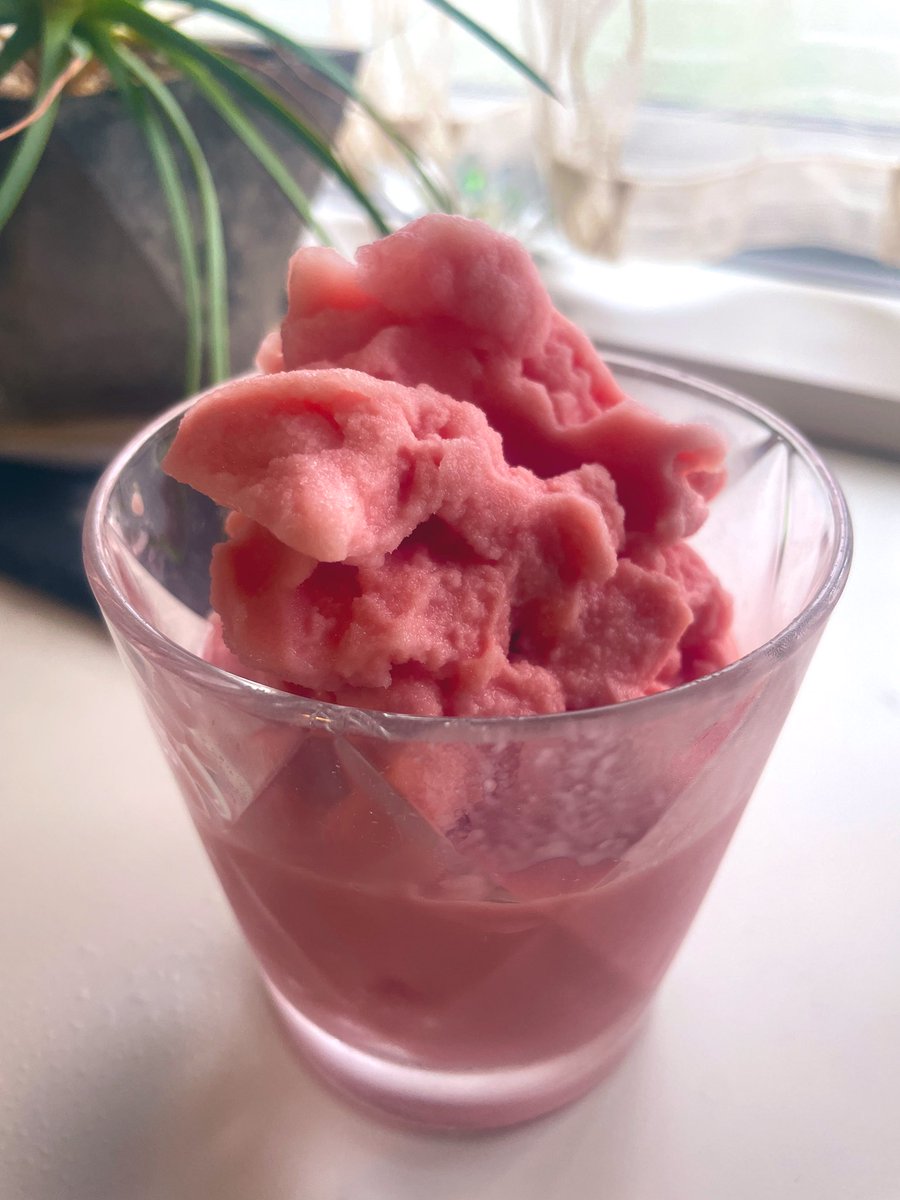 ssatooko's tweet photo. #ひそかな好物　#スイカシェイク https://t.co/IxnxOnGY2j