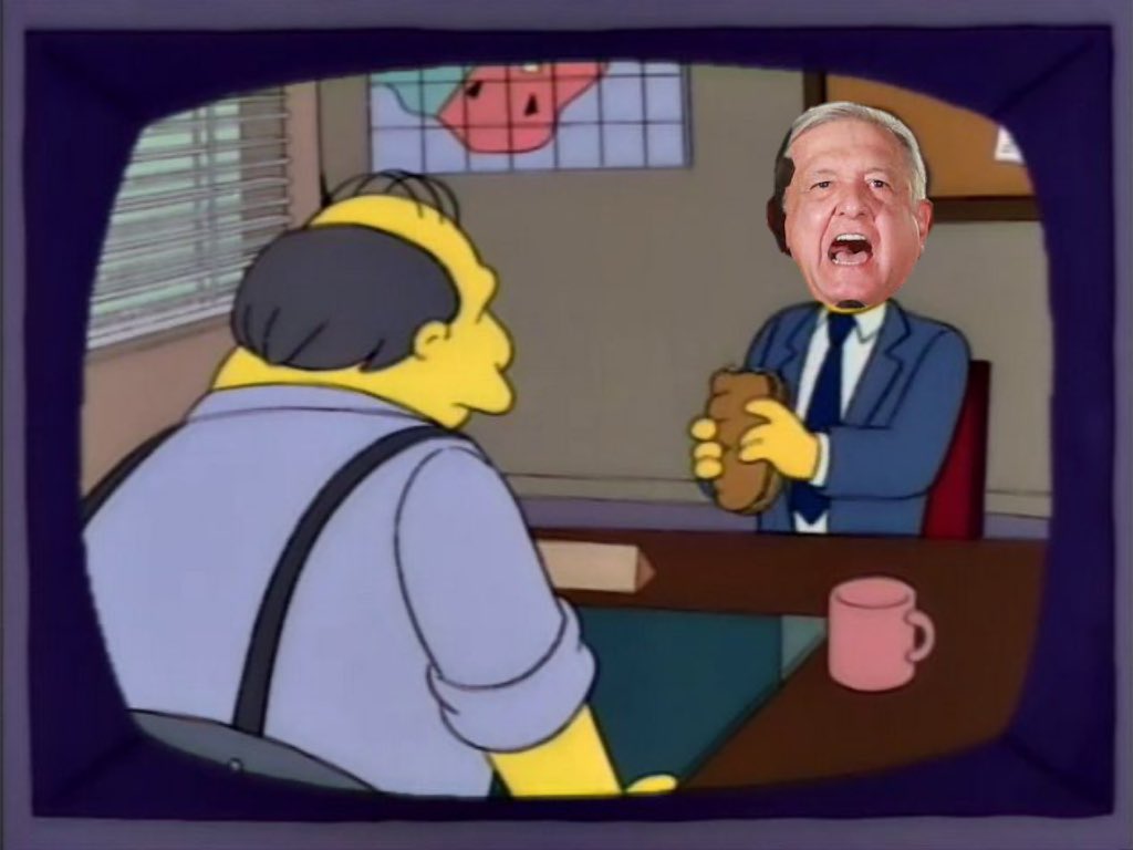 SoySimpsonito's tweet photo. -Tienes que defenderme, chairo.
-¡Pero esa maroma de Dinamarca sí está difícil, mi presi!
-Tienes que hacerlo por mi, chairo. Por AMLO.
-Está bien. Por ti, AMLO.

-Bien, AMLO: chairo está muerto ¡Se desnucó con la maroma de aquí a acá!
-¡Oiga, estoy tratando de cenar mi garnacha! https://t.co/ivt0xxVbrz