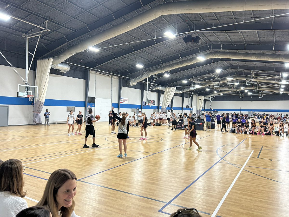 BHSHoundBball's tweet image. Proud of this group! Went 2-0 on the day at the @ACH_GBB I-35 Showcase. Building team! #defytheodds #onepercent #poundthestone @Boernehs @LeechStan @BoerneISD @ACH_GBB