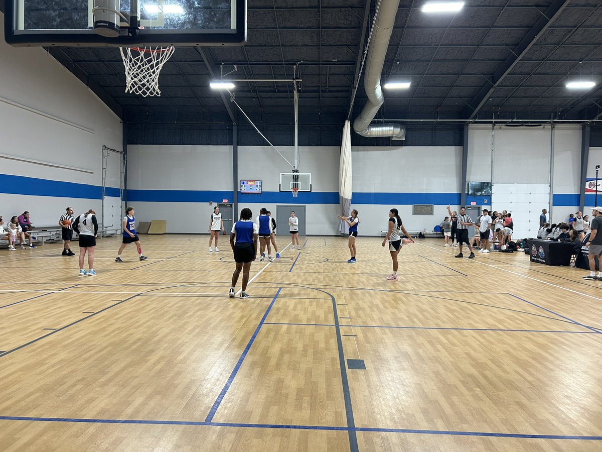 BHSHoundBball's tweet image. Proud of this group! Went 2-0 on the day at the @ACH_GBB I-35 Showcase. Building team! #defytheodds #onepercent #poundthestone @Boernehs @LeechStan @BoerneISD @ACH_GBB