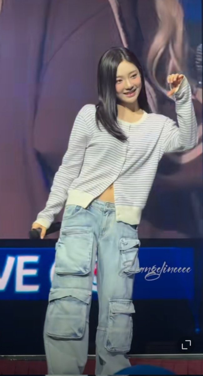 Some sizes of "OPEN YY CARGO POCKET JEAN Jeans" worn by Ningning in the rehearsal of the second tour concert in Sydney soundcheck have been 🔥sold out🔥 on the official website.
#NINGNING #닝닝 #ニンニン #aespa