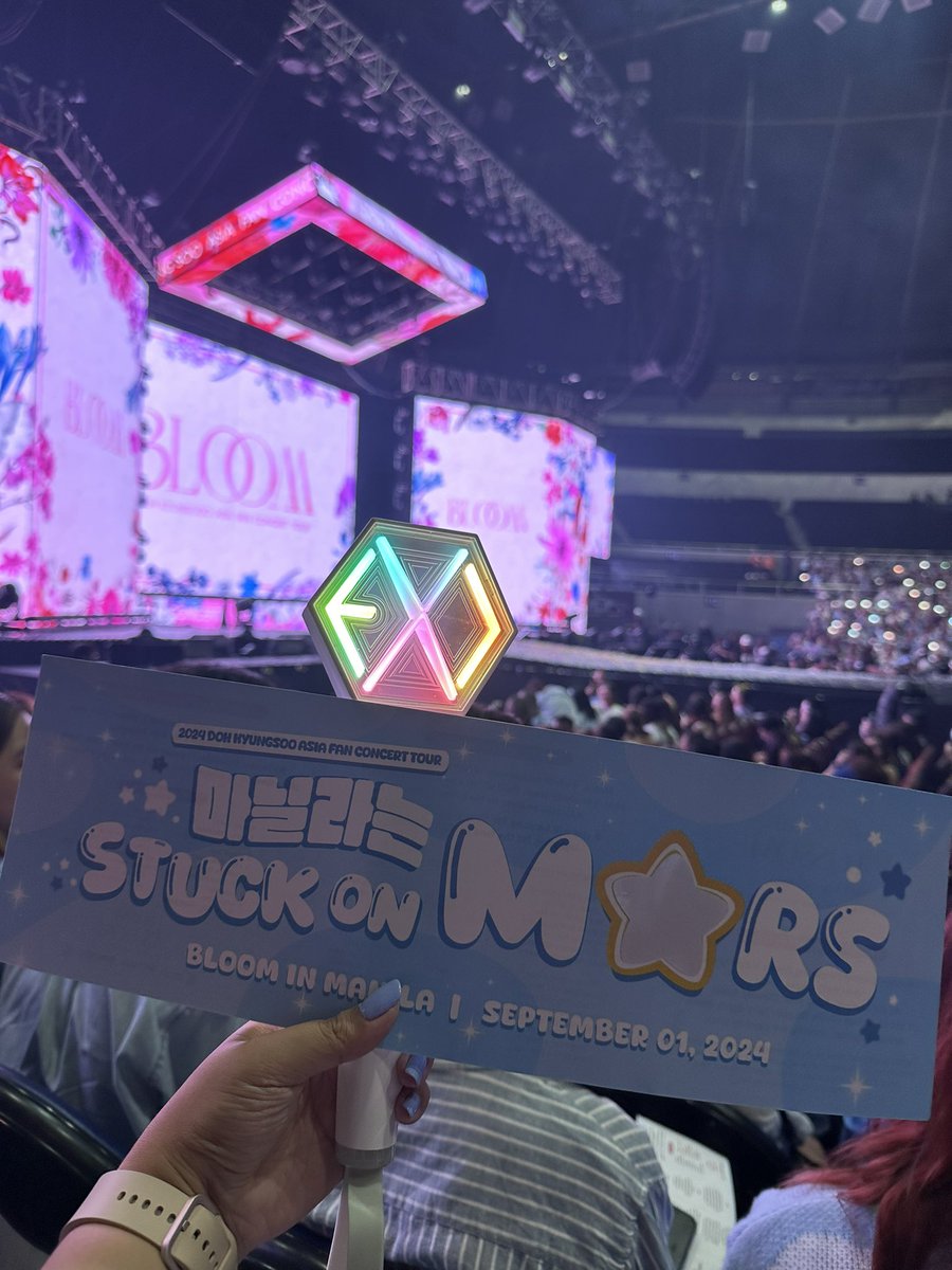 seylalala's tweet photo. Definitely one of the best days of my life. My heart is so full from finally meeting my ultimate bias (ang dahilan kung bakit  andito ako sa kpop world). I’m so proud of you and thank you, Doh Kyung Soo! 🥹🫶

#DOHKYUNGSOO #DohKyungsooInManila #BLOOM_in_MANILA #BloomInManila https://t.co/jqa3FVyUyX