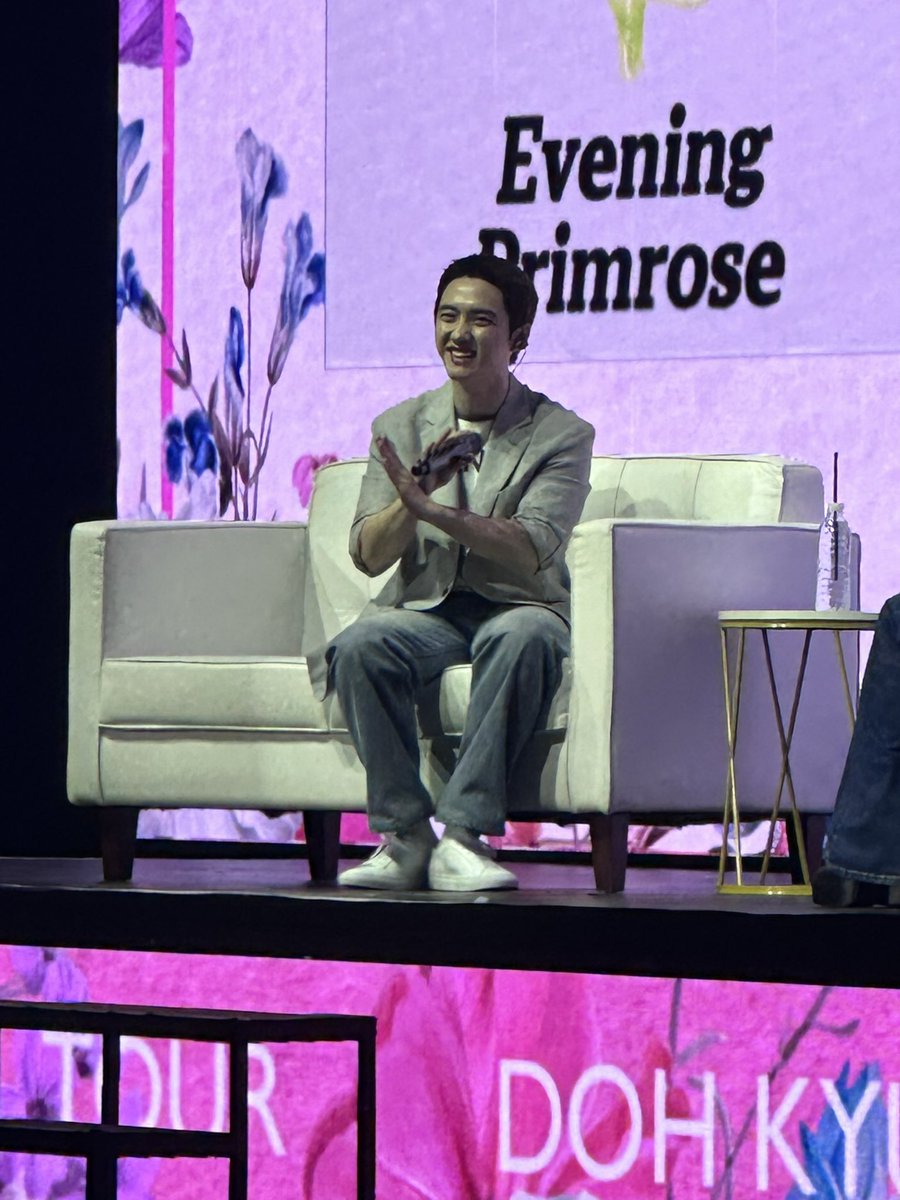 seylalala's tweet photo. Definitely one of the best days of my life. My heart is so full from finally meeting my ultimate bias (ang dahilan kung bakit  andito ako sa kpop world). I’m so proud of you and thank you, Doh Kyung Soo! 🥹🫶

#DOHKYUNGSOO #DohKyungsooInManila #BLOOM_in_MANILA #BloomInManila https://t.co/jqa3FVyUyX