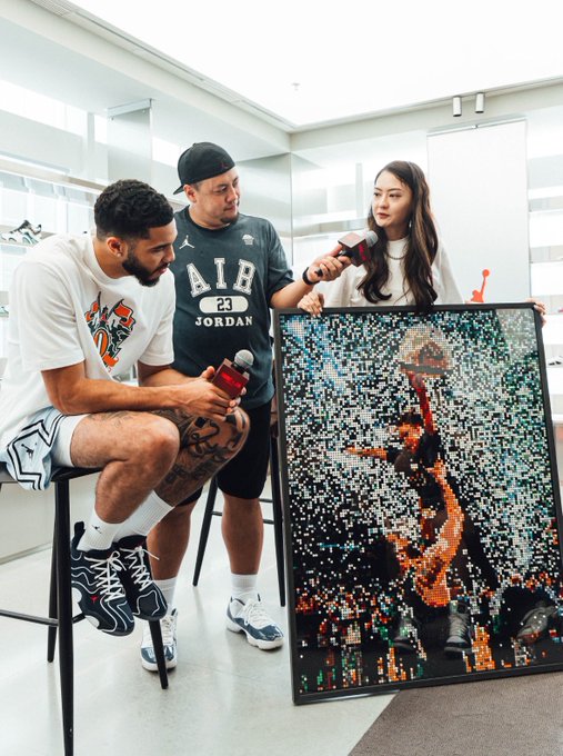 Celtics' Jayson Tatum receives epic artwork during star-studded China trip