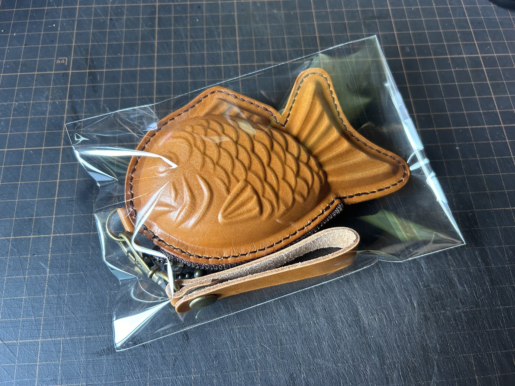 2個セット♪【国産レザー】たい焼き型　ミニポーチ　手縫い　ハンドメイド 2個セット♪【国産レザー】たい焼き型 ミニポーチ 手縫い