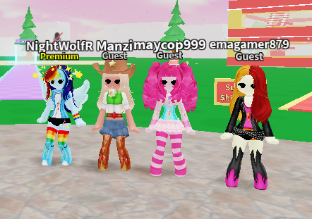 M_de_Manzi's tweet photo. La magia de la amistad ✨💅  @TheNightWolfR  @maycopsky999 @emagamer879 https://t.co/oen6eA01Gp