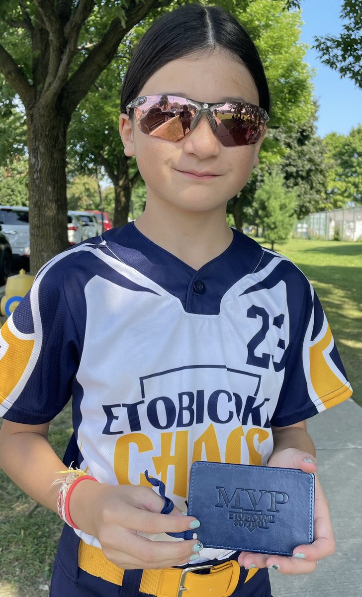 stephen_cheng's tweet photo. Juliette breaks out of her slump during U11 Select Provincials! A game MVP award, A couple of bunts, a couple of hits and a home-run on her last at bat of the tournament! https://t.co/47YKQ3QO7V