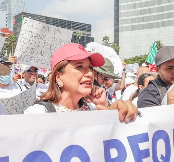 tania__rd's tweet photo. Los “estudiantes” en cuestión: https://t.co/SrNpHmXYDV
