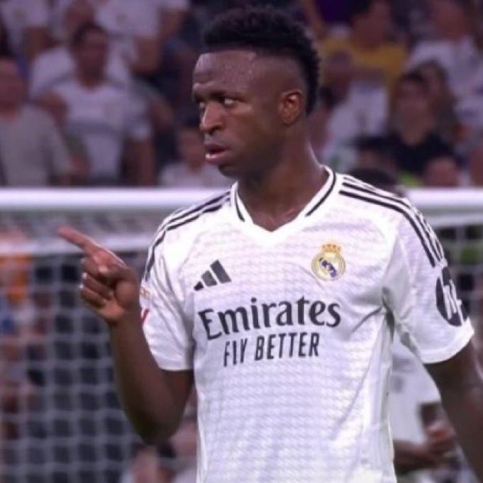 Vinicius Junior après que la VAR a confirmé le penalty pour Madrid : 

« Kylian, Kylian, tu le prends. 🤍😉 » 

📸 DAZN