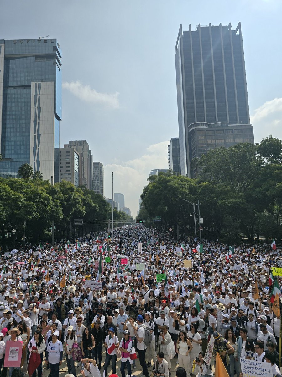 "México aguanta, que tú juventud se levanta".

#NoALaReformaJudicial 🇲🇽⚖️