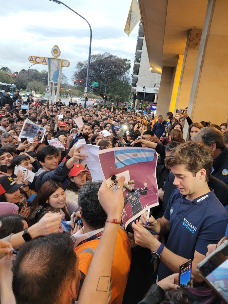 dcoronel's tweet image. En un año @FranColapinto pasó de un futuro incierto a la @F1. En septiembre de 2023, sus fans generaron una movida única en las redes para conseguir presupuesto. Se cerró la @Formula2 y hubo alguna amargura, como su abandono en Yeda (9/3/24). Hoy tuvo un gran debut en la Máxima.