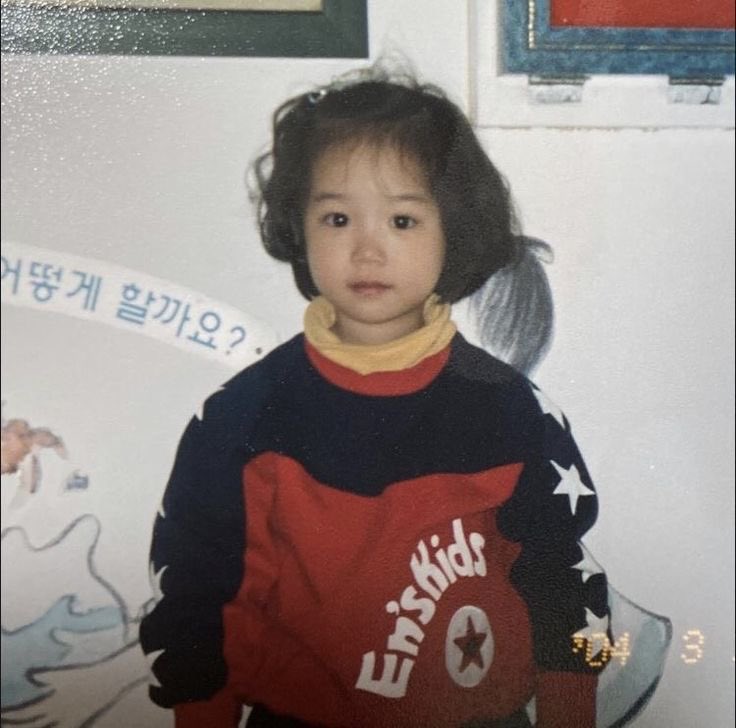 chaewon came out of the WOMB with that bob.. don't play with her