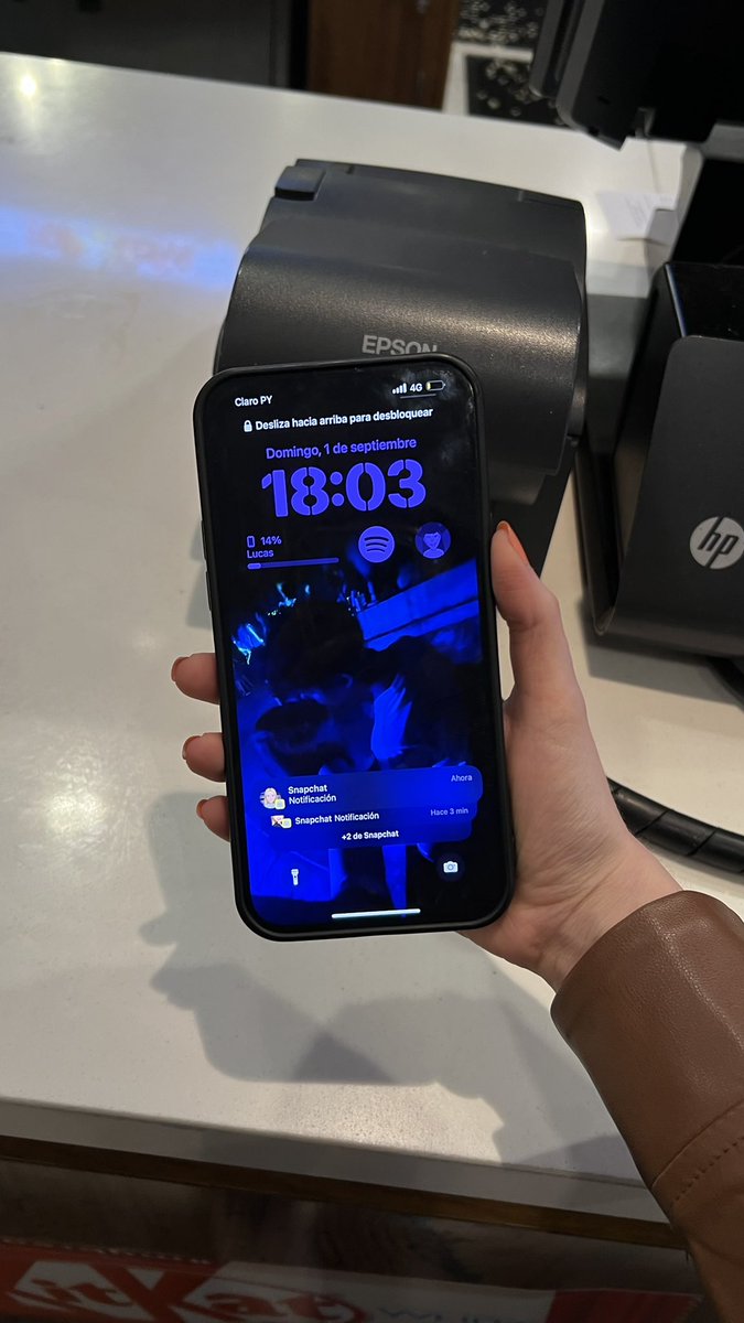 Luciigon_'s tweet photo. Encontramos un telefono en cinemark en donde se compran las bebidas! Rt por favor para que llegue a Lucas, el teléfono le entregamos al personal de cinemark https://t.co/fghNXMYt8h