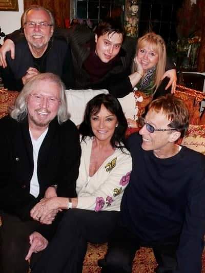 RealRobinGibb's tweet photo. Wishing Sir Barry Gibb a wonderful birthday and wedding anniversary! ππ
On this special day, we celebrate both your birthday and your wedding anniversary. #GibbFamily #LegendaryBarry #HappyBirthday #AnniversaryBlessings #BarryGibb https://t.co/PzHPTXet82
