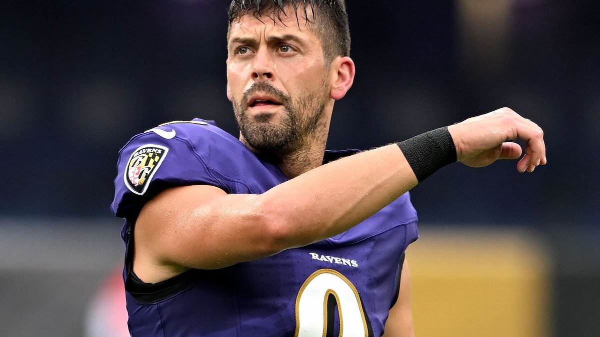 Leandro00580355's tweet photo. Ravens' Tucker dances around run-in with Chiefs https://t.co/fFir7f51Ux https://t.co/wfPIl76iug