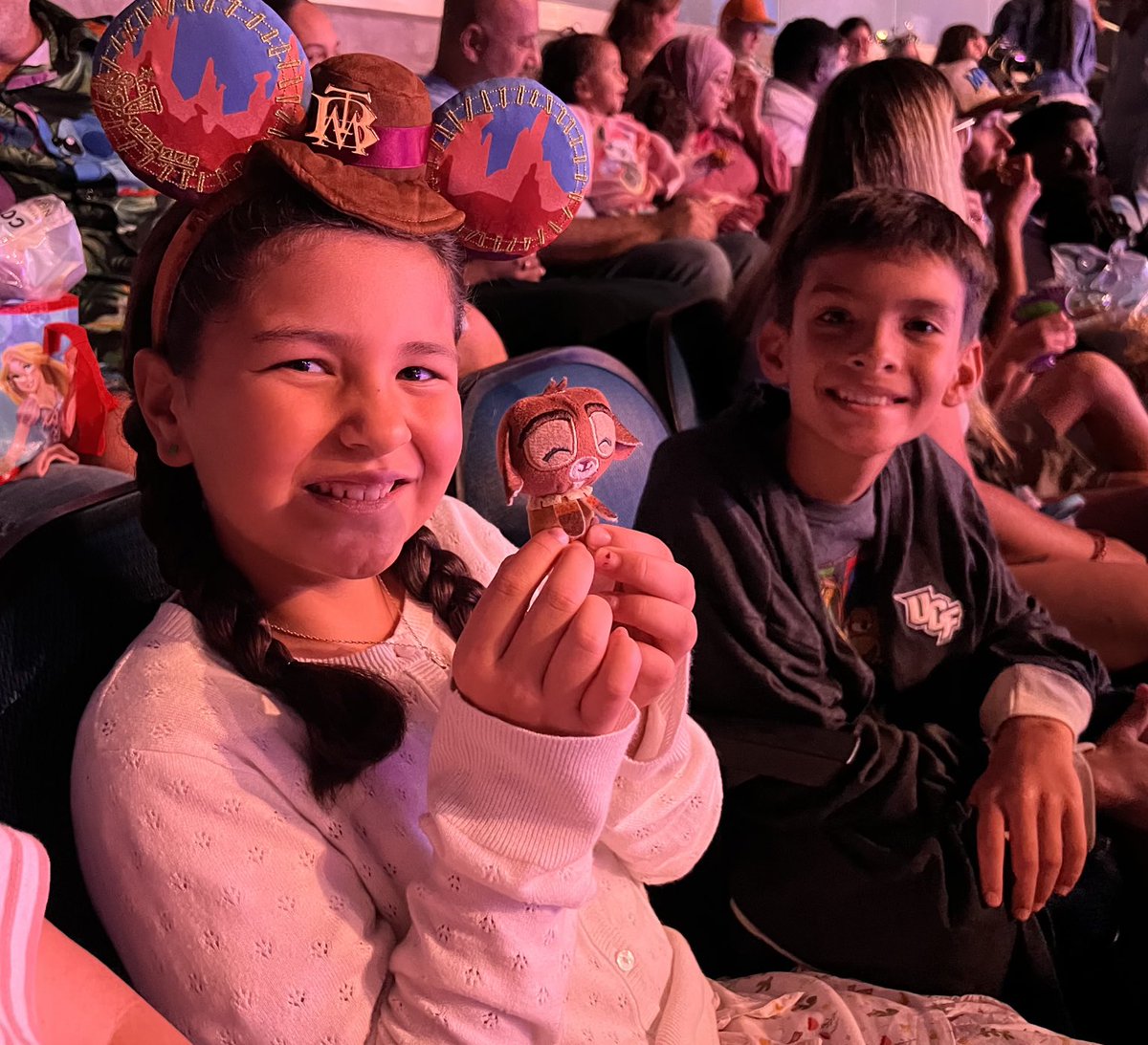 superfoxwell's tweet photo. #DisneyOnIce https://t.co/jwWeZYWwvv