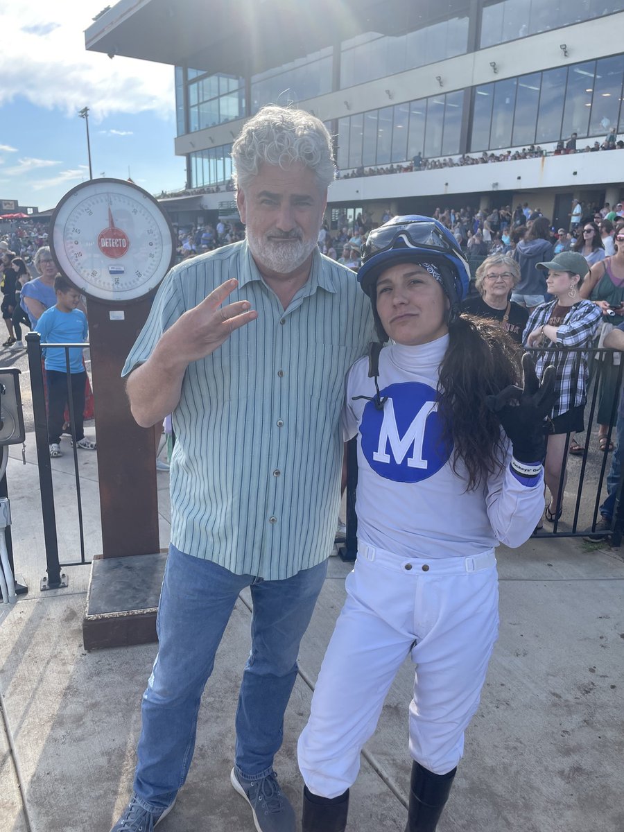 Packed house ⁦<a href="/CanterburyPark/">Canterbury Park</a>⁩ and ⁦<a href="/HarrKelsi/">Kelsi Harr</a>⁩ won three of the first seven. Soooo proud of her. Good job, girl!
#Sister #Faith