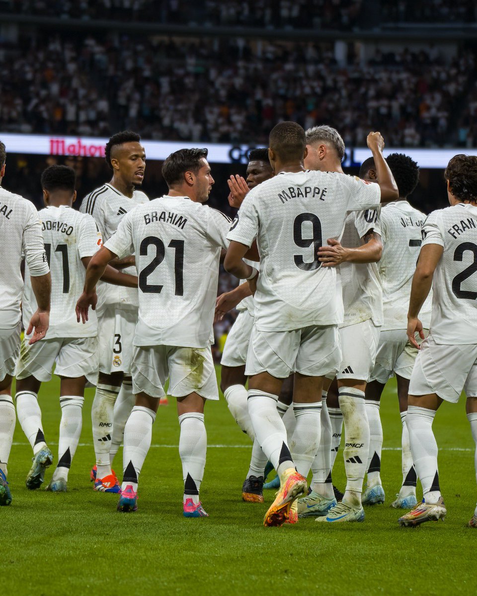 Brahim's tweet photo. ➕3️⃣ ¡Qué gran victoria del equipo! ¡Gracias, afición! #HalaMadrid 🤍 https://t.co/qslugKP3aJ