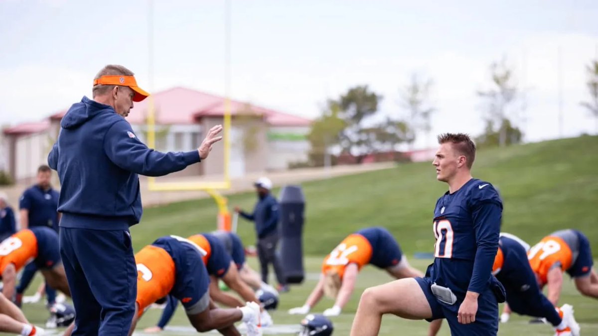 🚨BREAKING: #Broncos HC Sean Payton is now the co-FAVORITE TO BE THE #NFL  COACH OF THE YEAR on @BetNFLBook

👀👀👀

After Russell Wilson’s departure, Payton has completely changed the culture in Denver &amp; many around the league expect them to be a SERIOUS competitor.