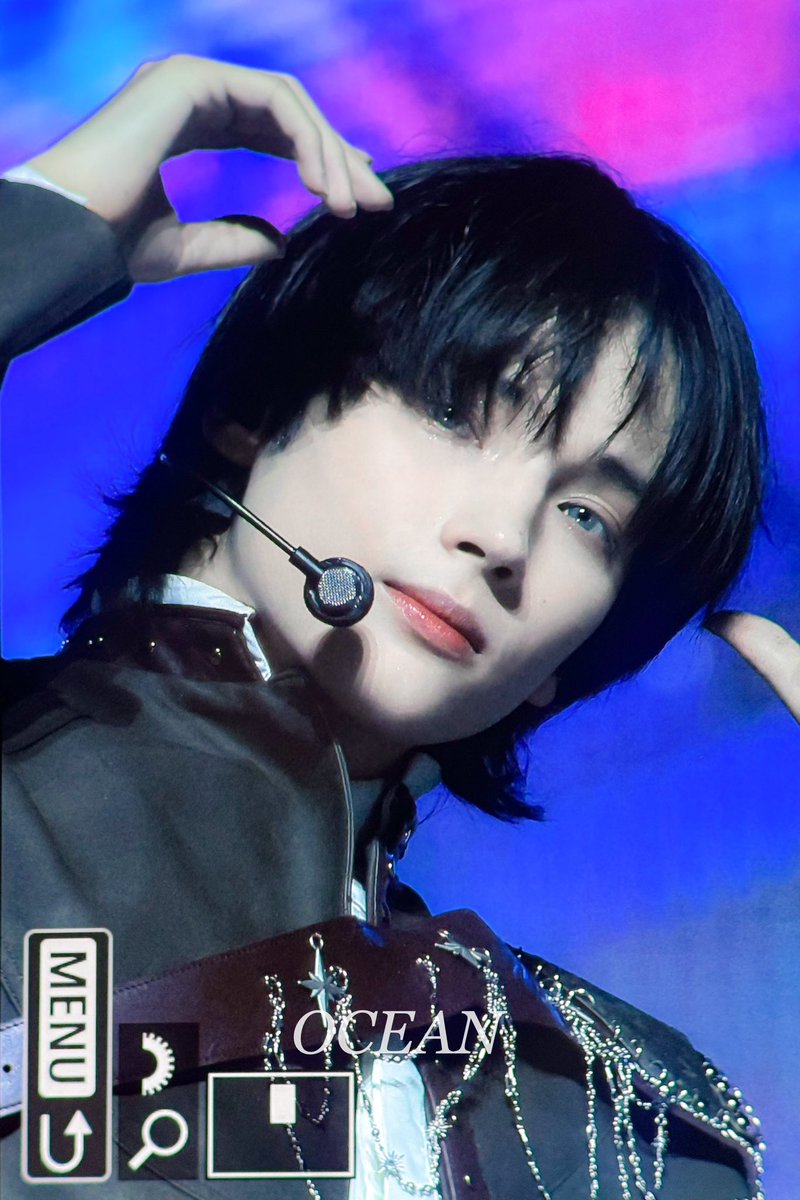 dailyhueningie's tweet photo. people who hate blue contacts on idols clearly haven’t seen hueningkai https://t.co/k7czBGrlsD