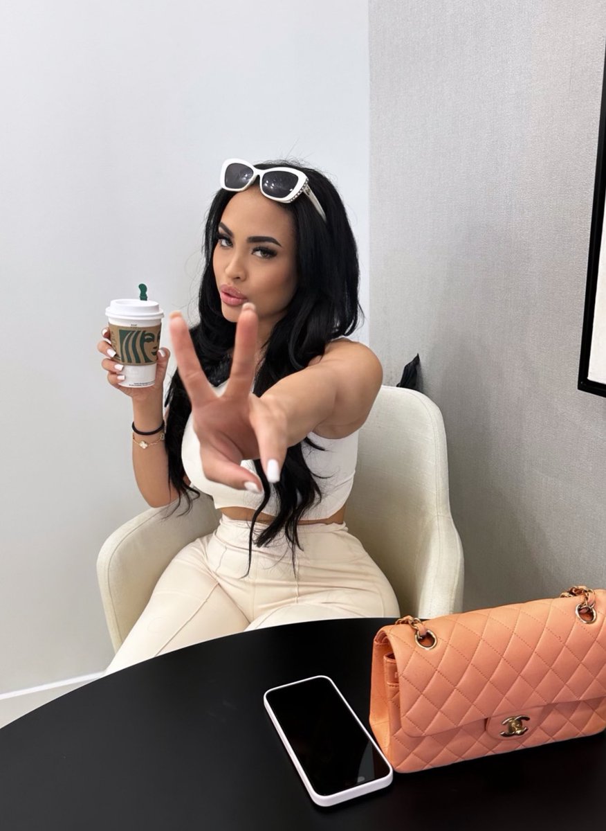 CacciolfiKim's tweet image. 🥶😘