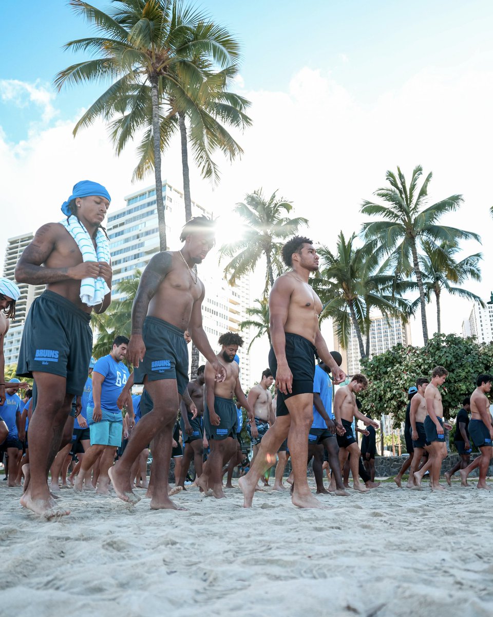 UCLAFootball's tweet photo. Beach day 🤙🌴 https://t.co/JsKATRmk4v